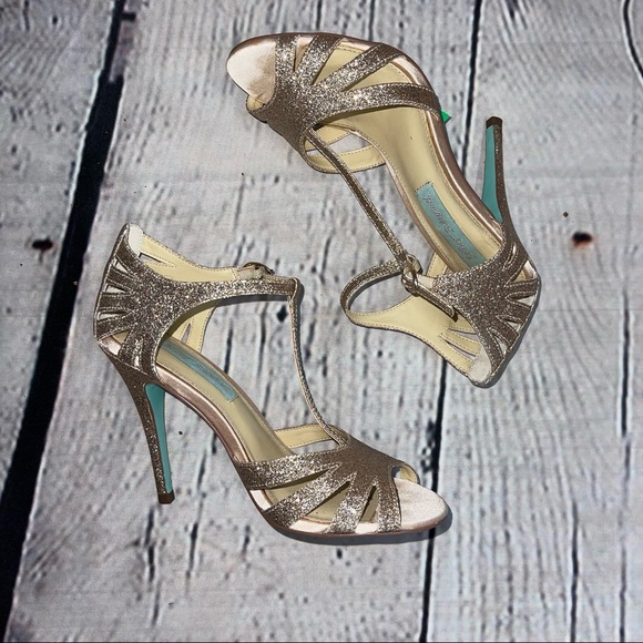 Betsey Johnson Shoes - Betsy Johnson rose gold glitter heels size 6